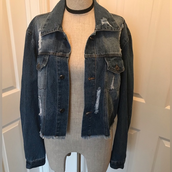 Love Tree NWOT! destructed  cropped denim jacket - Picture 3 of 15